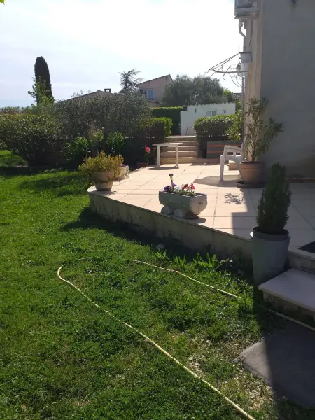 Studio 30 m² avec piscine partagée et jardin clos à Pertuis : photo 5