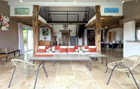 Maison Béarn piscine chauffée, poutres anciennes : photo 17