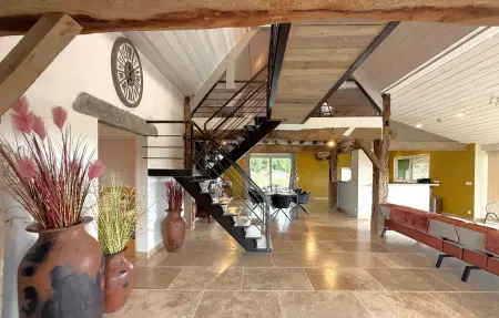 Maison Béarn piscine chauffée, poutres anciennes : photo 19