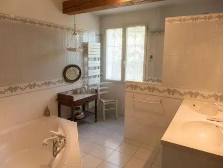 Mas 200 m² piscine privée à Roquemaure : photo 17