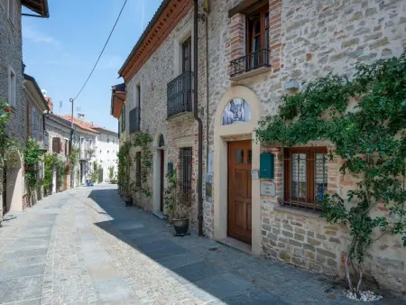 Maison des Roses à Bossolasco, cœur du village : photo 1