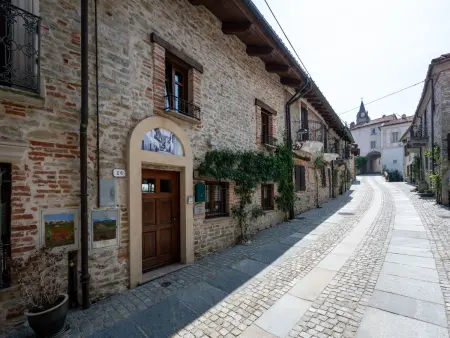 Maison des Roses à Bossolasco, cœur du village : photo 24