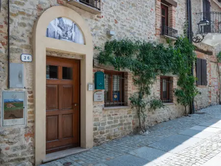 Maison des Roses à Bossolasco, cœur du village : photo 25