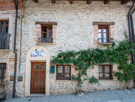 Maison des Roses à Bossolasco, cœur du village : photo 27