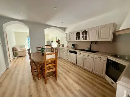 Appartement 80 m² à Saint-Claude : 3 chambres, jardin et balcon : photo 3