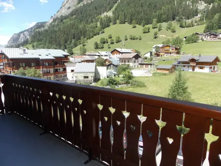 Duplex 3 étoiles à Pralognan, pistes à 100 m, balcon plein nord-est : photo 9