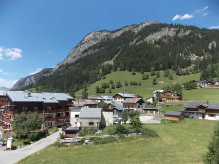 Duplex 3 étoiles à Pralognan, pistes à 100 m, balcon plein nord-est : photo 10