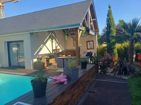 Appartement avec piscine privée et jardin clos à Notre-Dame-d'Oé : photo 2