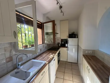 Appartement climatisé et parking couvert à Collioure, vue baie : photo 11