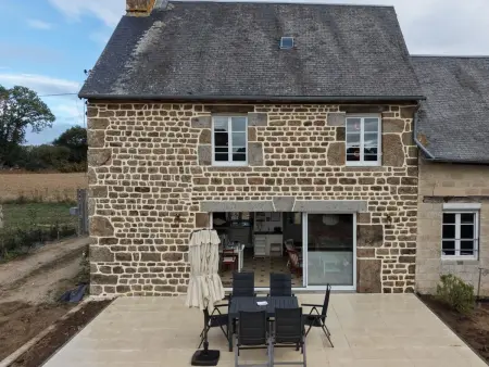 Maison champêtre, parking - 8 pers., Gîte 6 personnes à Saint Mars d'Égrenne : photo 3