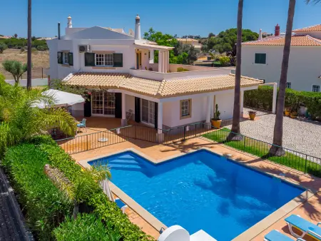 Villa Nox, piscine privée sécurisée et jardin clos à Albufeira : photo 1