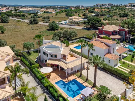 Villa Nox, piscine privée sécurisée et jardin clos à Albufeira : photo 7