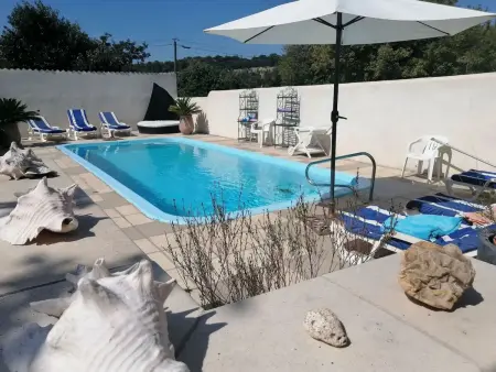 Villa avec piscine privée et jardin clos à Orange