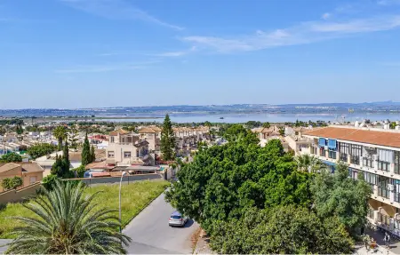 Appartement rénové avec terrasse couverte à Torrevieja : photo 1