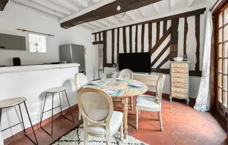Appartement de plain-pied aux poutres apparentes, centre de Pont-Audemer : photo 3