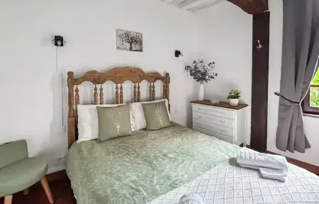 Appartement de plain-pied aux poutres apparentes, centre de Pont-Audemer : photo 5