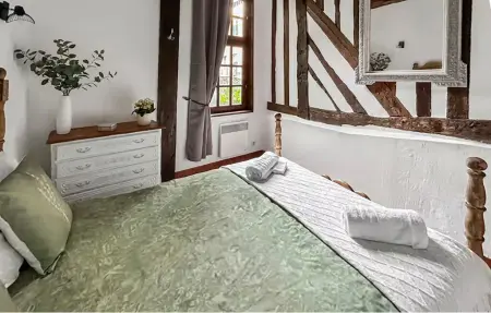 Appartement de plain-pied aux poutres apparentes, centre de Pont-Audemer : photo 16