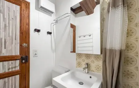 Appartement de plain-pied aux poutres apparentes, centre de Pont-Audemer : photo 17