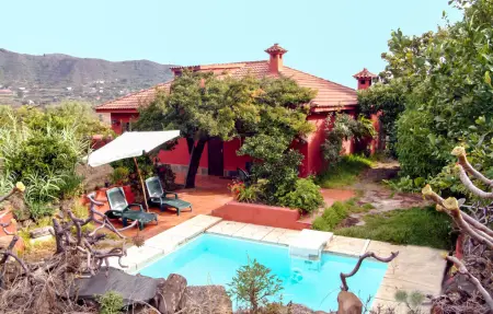 El Pedregal, maison rustique avec piscine à Valsequillo