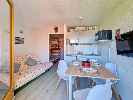 Studio pieds des pistes aux Menuires, coin montagne et balcon : photo 8
