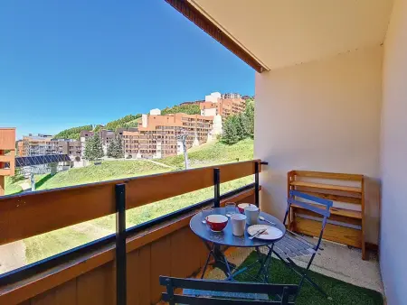 Studio pieds des pistes aux Menuires, coin montagne et balcon : photo 15