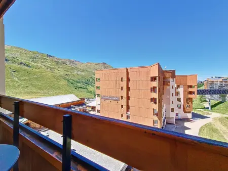 Studio pieds des pistes aux Menuires, coin montagne et balcon : photo 16