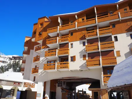 Studio pieds des pistes aux Menuires, coin montagne et balcon : photo 18