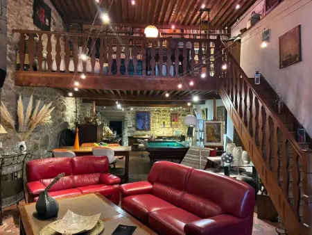 Maison Montpeyroux au calme avec jardin clos et cheminée : photo 1