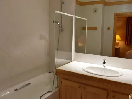 Appartement skis aux pieds, vue vallée - 4 pers. : photo 6