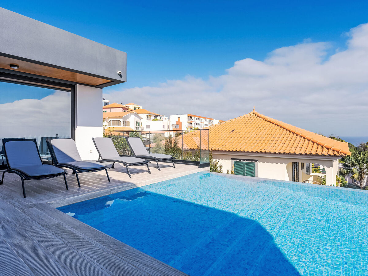 Villa Robbie's Place à Machico, piscine chauffée - Photo 1