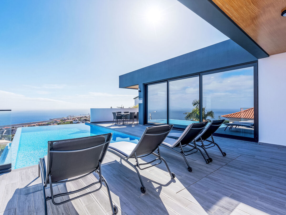 Villa Robbie's Place à Machico, piscine chauffée - Photo 2
