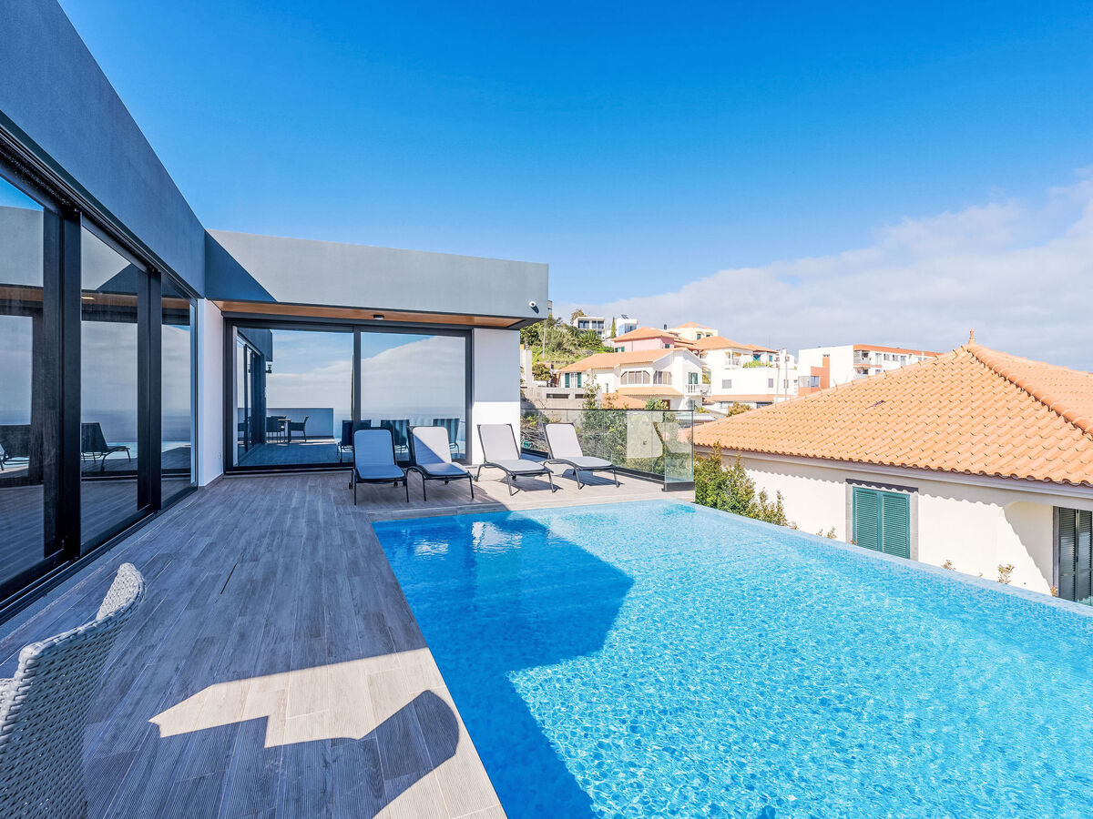 Villa Robbie's Place à Machico, piscine chauffée - Photo 22