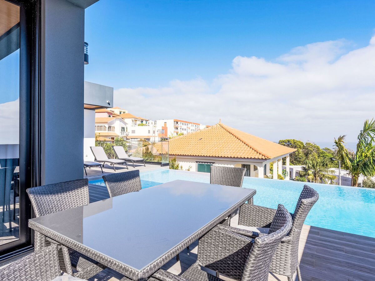 Villa Robbie's Place à Machico, piscine chauffée - Photo 23
