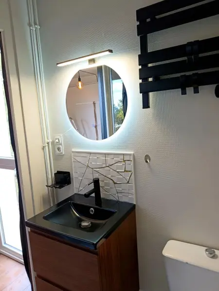 Studio climatisé 20 m² avec parking à Jonzac, près des thermes : photo 3