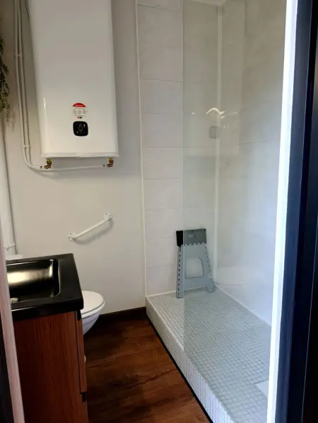 Studio climatisé 20 m² avec parking à Jonzac, près des thermes : photo 4