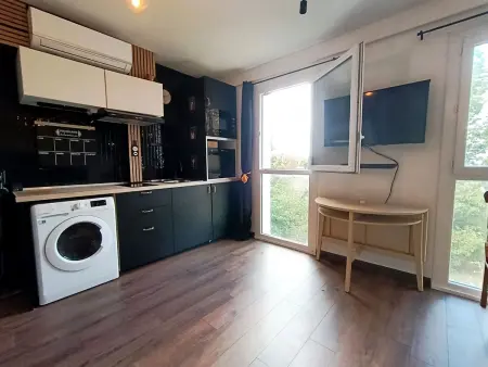 Studio climatisé 20 m² avec parking à Jonzac, près des thermes : photo 5