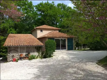 Maison familiale 100 m² avec piscine partagée à Bertric-Burée : photo 2