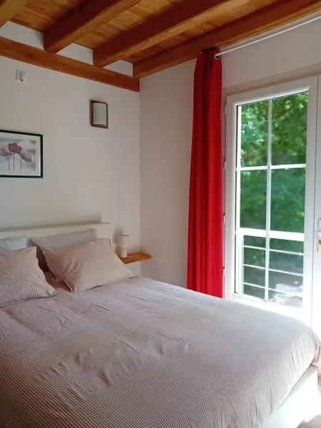 Maison familiale 100 m² avec piscine partagée à Bertric-Burée : photo 8