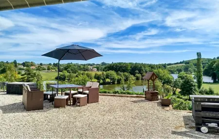 Maison rustique 8 pers., piscine et jacuzzi à Saint-Jal