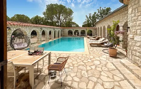 Maison 7 chambres avec piscine à Saint-Vallier-de-Thiey