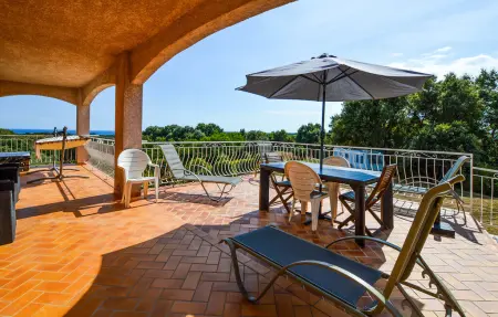 Haut de villa vue mer au calme à San Giuliano, Corse : photo 2