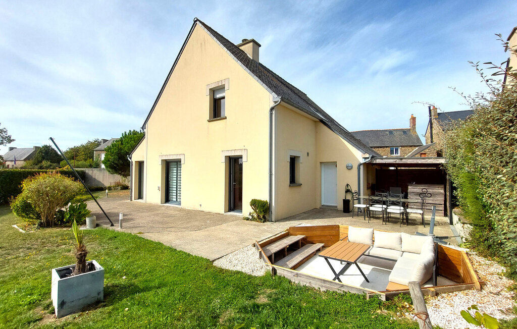 Maison 8 personnes à Saint Père Marc en Pou - Photo 1