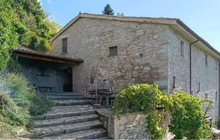 Casale Cagli, maison en pierre aux poutres apparentes : photo 1