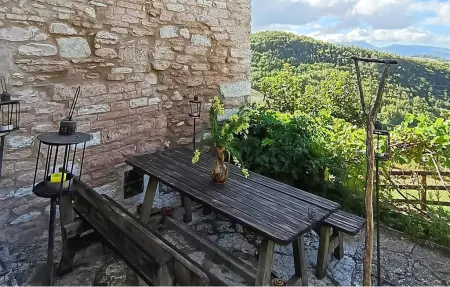 Casale Cagli, maison en pierre aux poutres apparentes : photo 2