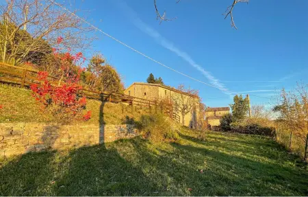 Casale Cagli, maison en pierre aux poutres apparentes : photo 7