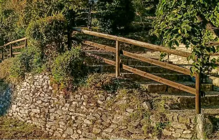 Casale Cagli, maison en pierre aux poutres apparentes : photo 8