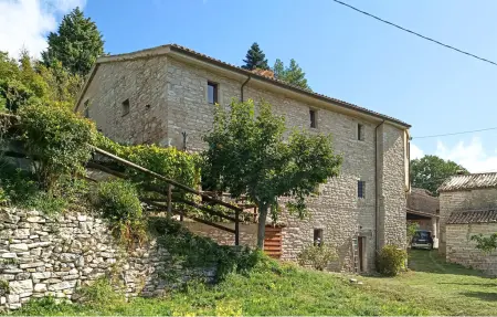 Casale Cagli, maison en pierre aux poutres apparentes : photo 10
