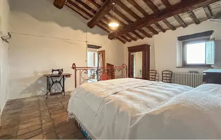 Casale Cagli, maison en pierre aux poutres apparentes : photo 15