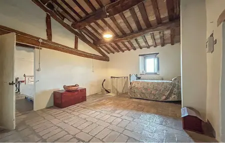 Casale Cagli, maison en pierre aux poutres apparentes : photo 17