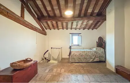 Casale Cagli, maison en pierre aux poutres apparentes : photo 18